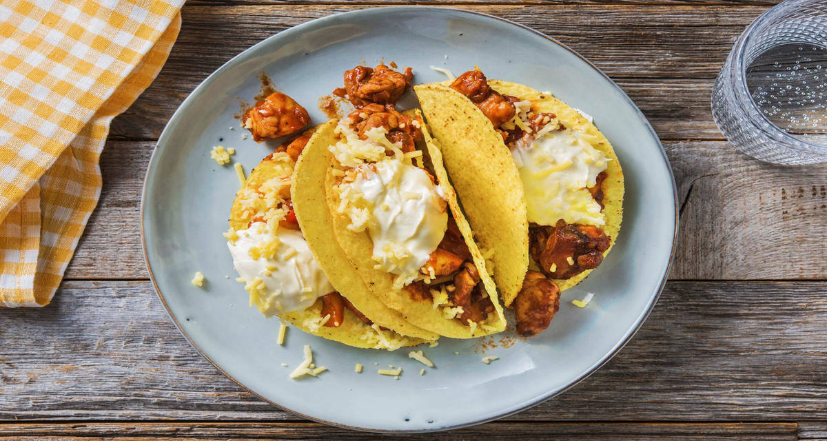 Fajitas mexicaines poulet, cheddar & avocat avec des harictos rouges, des poivrons et du piment