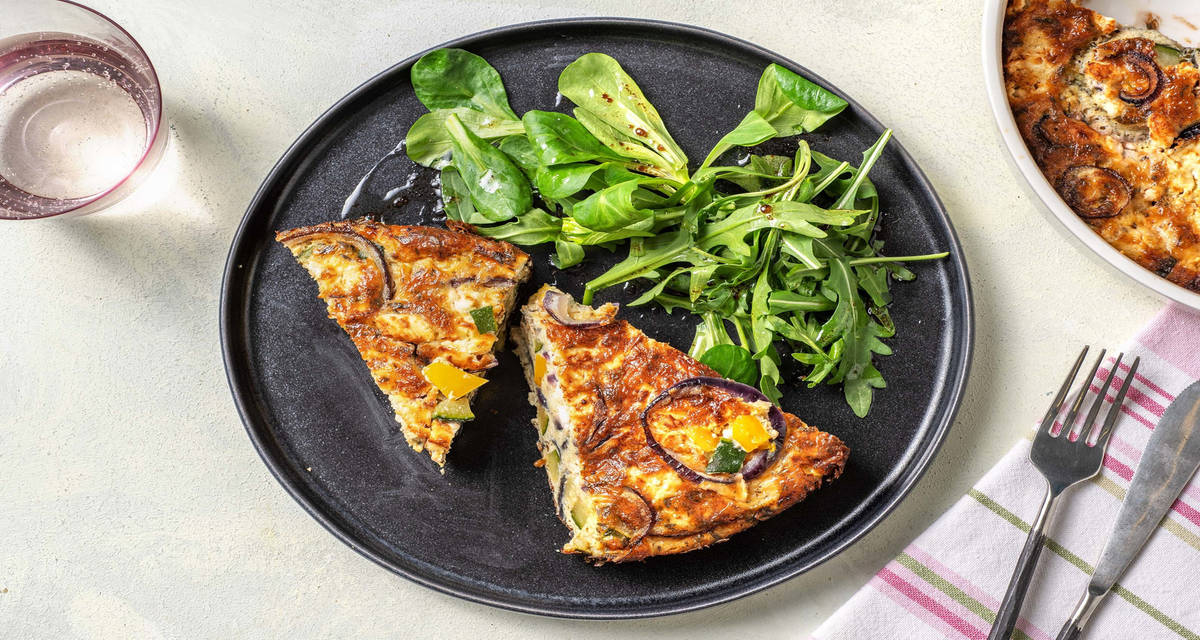 Frittata aux légumes du soleil garnie de feta et d'origan