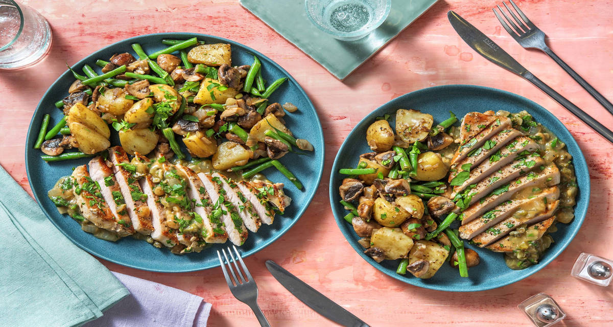 Échine de porc et sa sauce aux câpres & cornichons avec une poêlée de légumes forestière