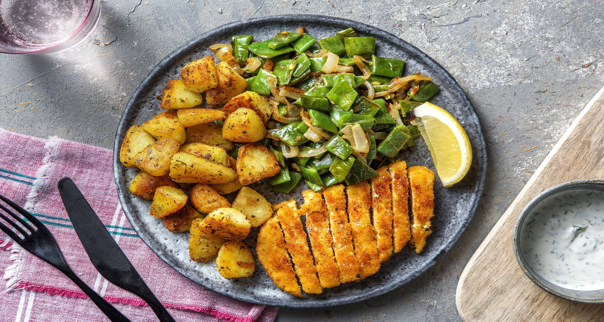 Galette panée végétarienne & pommes de terre rissolées accompagnée de haricots plats et d'une mayonnaise à l'aneth