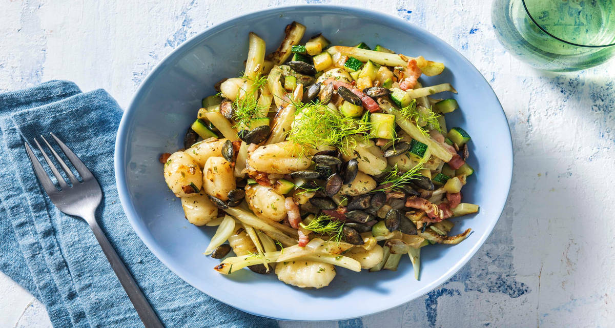 Gnocchi poêlés aux lardons avec de la courgette et du fenouil sautés