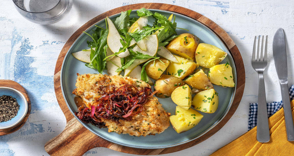 Vitlökspanerad kyckling med citronpotatis och karamelliserad lök