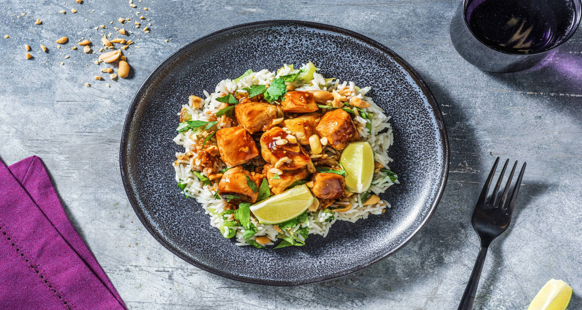 Cerdo al estilo asiático en salsa teriyaki con arroz, cacahuetes y cilantro