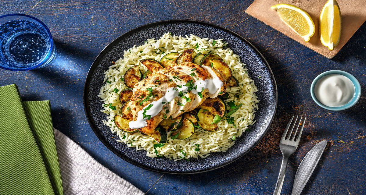 Pollo al Ras-el-Hanout con calabacín con salsa de yogur y arroz con limón y perejil