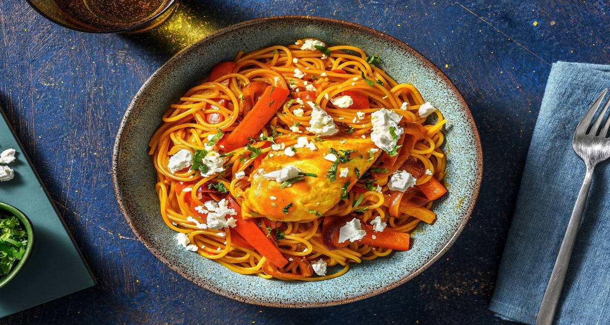 Poulet à l'amazonienne poivron & paprika fumé saupoudré de feta et de coriandre