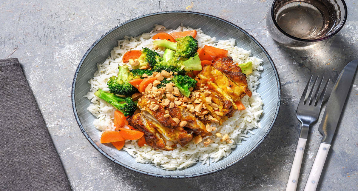 Pollo glassato in agrodolce con riso profumato allo zenzero e verdure saltate