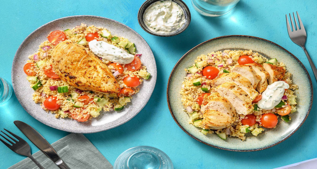 Pandestegt middelhavskylling med lun bulgurtabouleh og yoghurtdressing