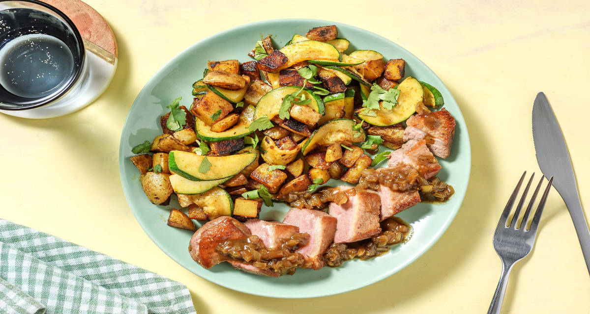 Canette et sauce sucrée-salée aux épices avec des pommes de terre & courgettes sautées