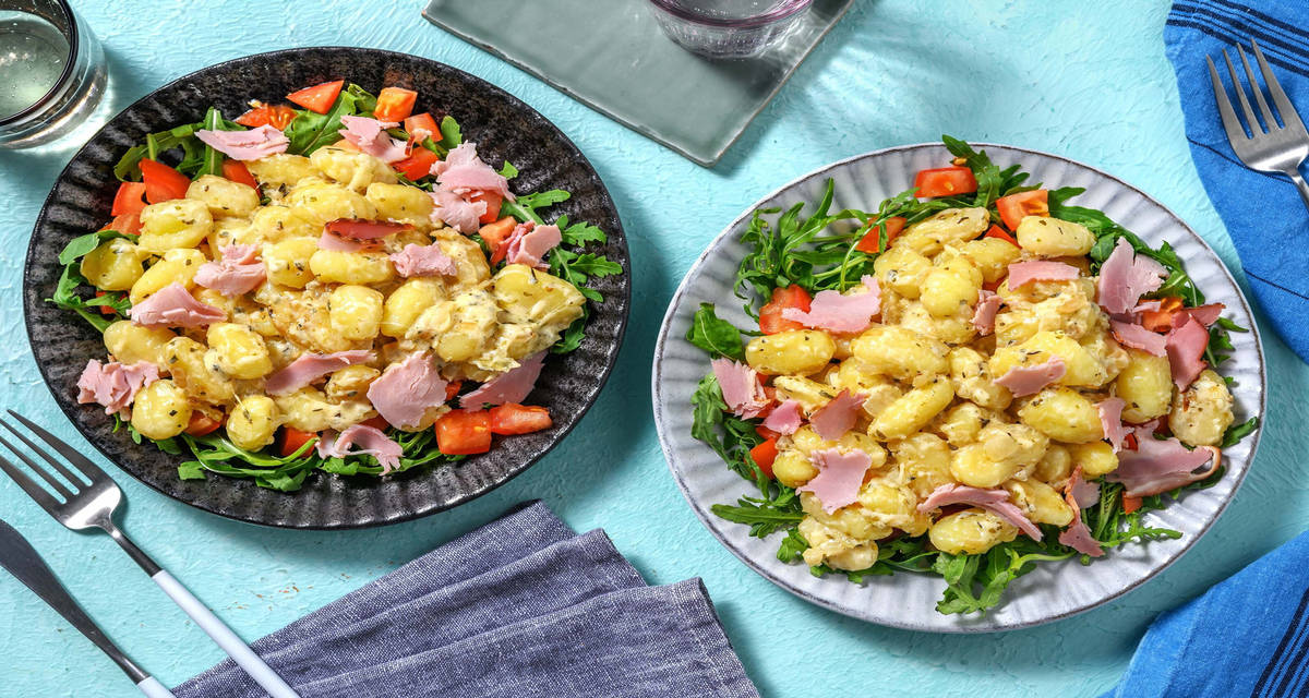 Gnocchi crèmeux au Saint-Nectaire avec du jambon fumé & de la roquette