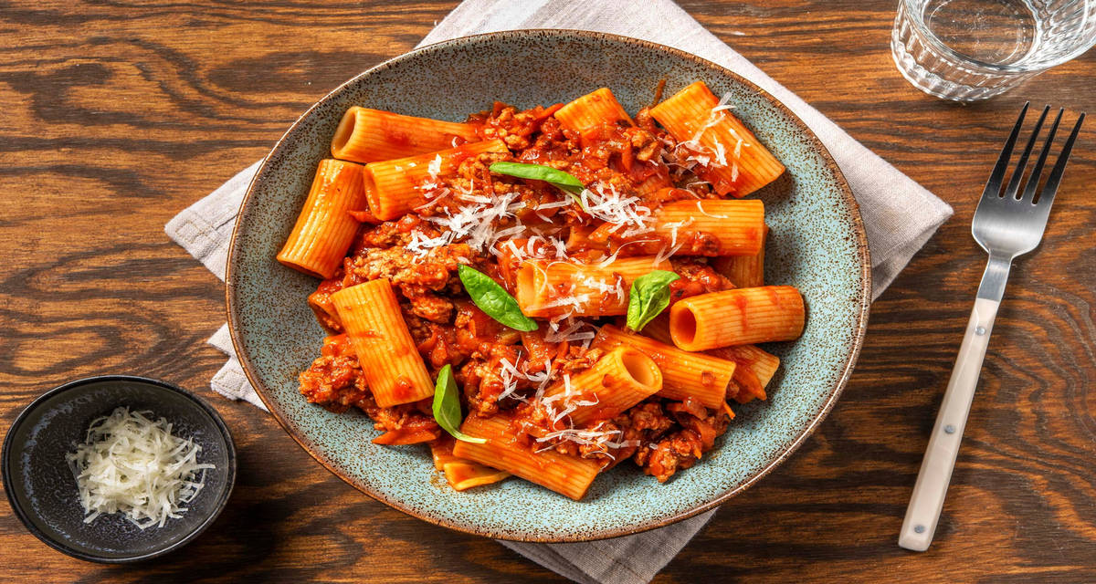 Tortiglioni al ragù di salsiccia aromatizzato al rosmarino