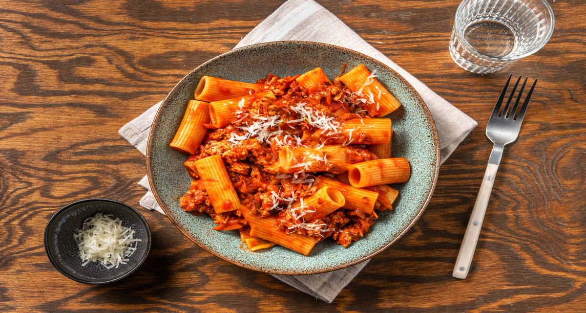 Tortiglioni al ragù di salsiccia con Grana Padano Dop e rosmarino
