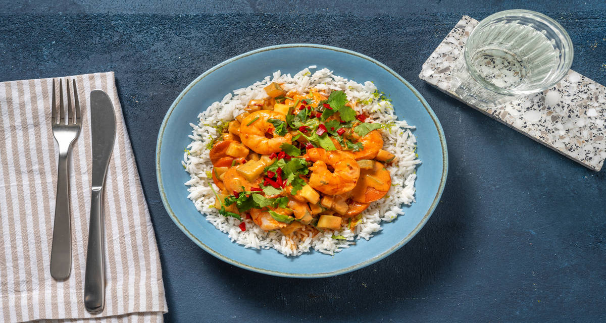Curry de langostinos estilo tailandés con arroz basmati y verduras