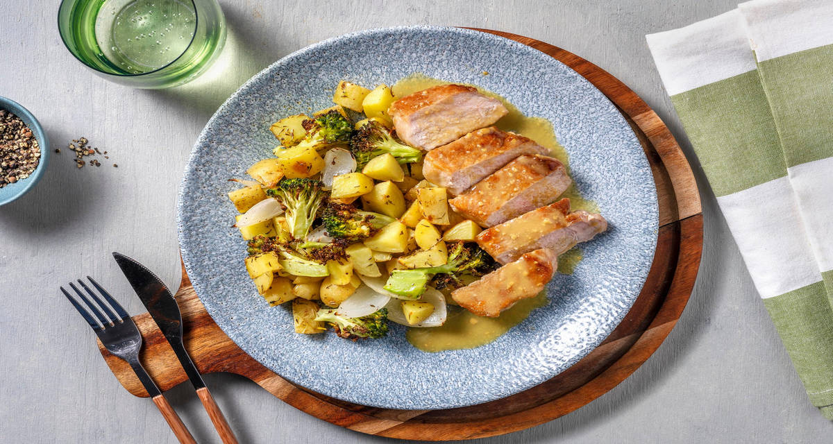 Lonza di maiale al miele senapato con patate dolci e broccoli