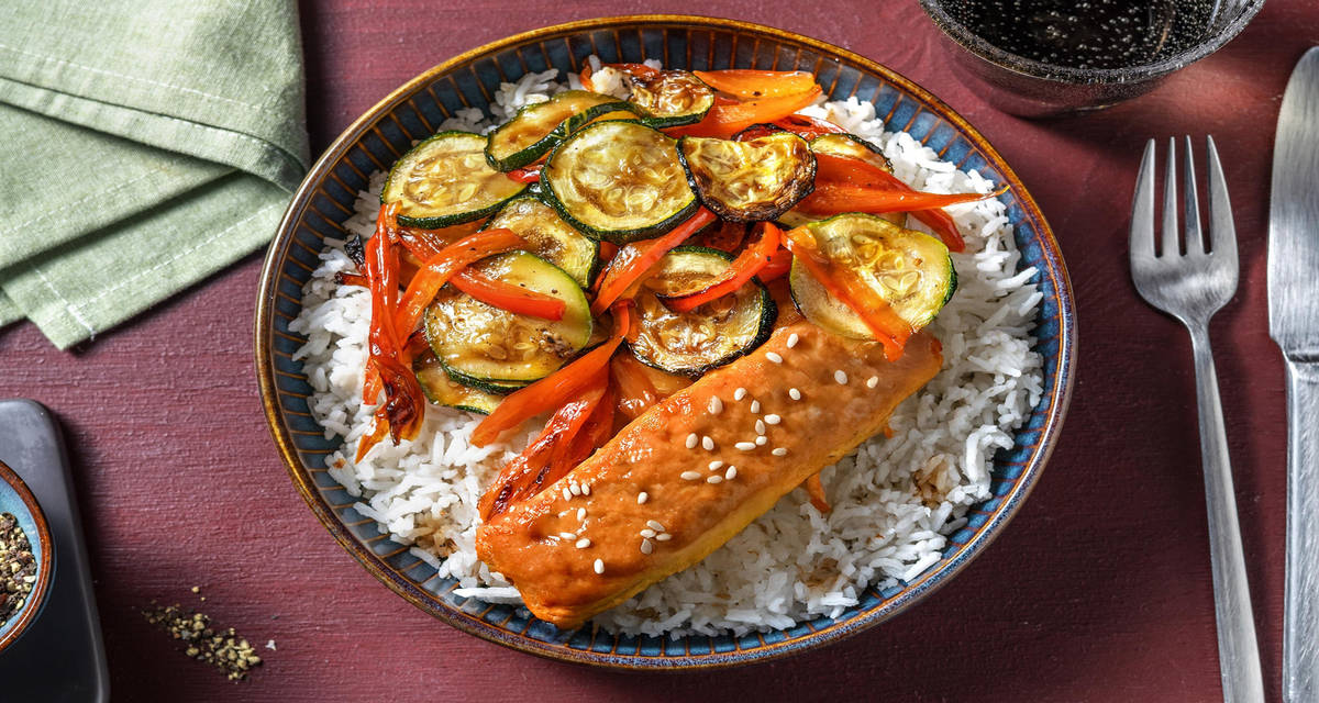 Saumon hoisin et légumes laqués en sauce soja & miel riz au furikake, gomasio et vinaigrette sésame-citron vert