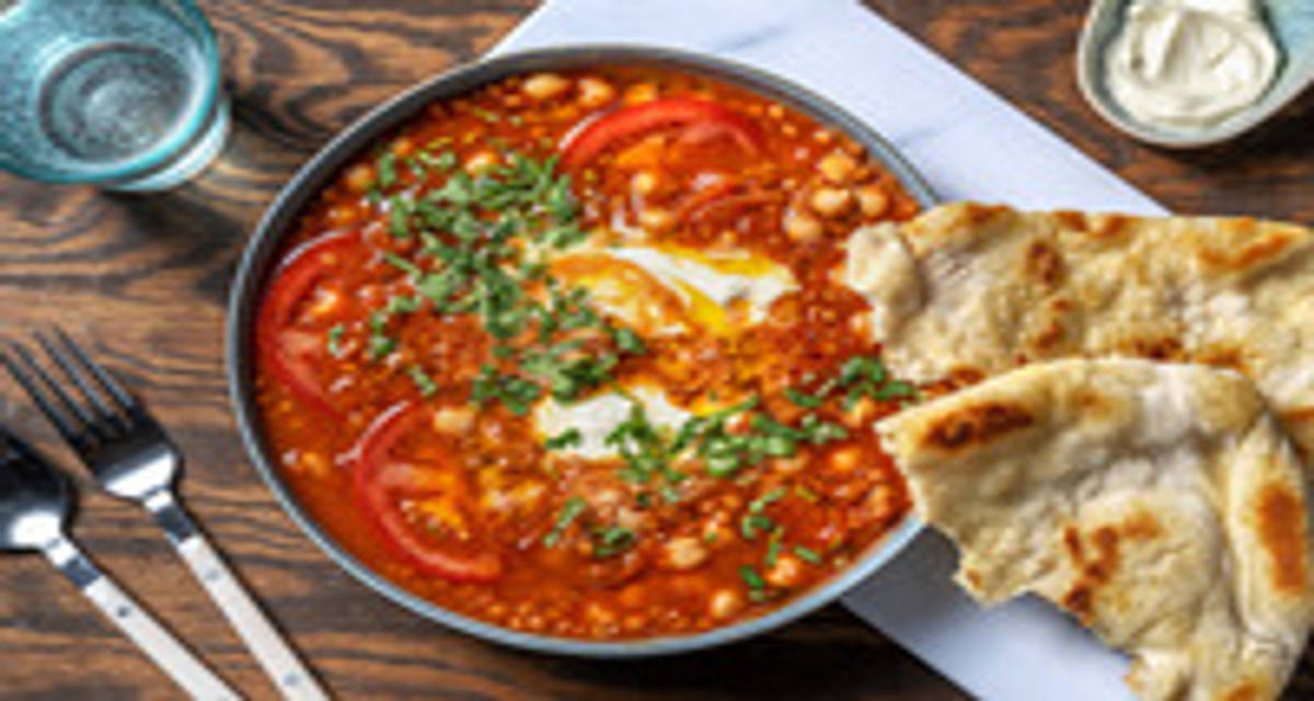 Zuppa marocchina di ceci e lenticchie con yogurt & pane Naan