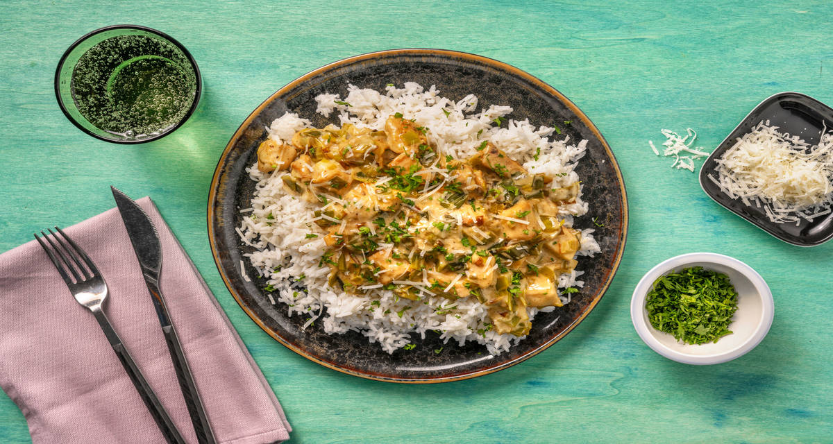 Pollo a la crema con puerro acompañado de arroz basmati y perejil