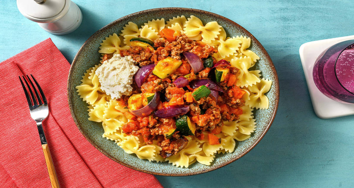 Italiensk köttfärsragu med ugnsrostade grönsaker och sval ricotta