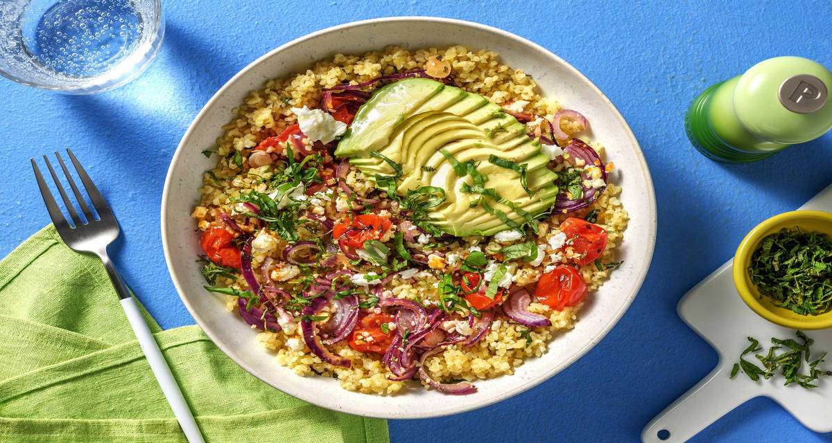 Bulgur aromatico alla ricotta e avocado con pomodorini al forno, basilico e limone