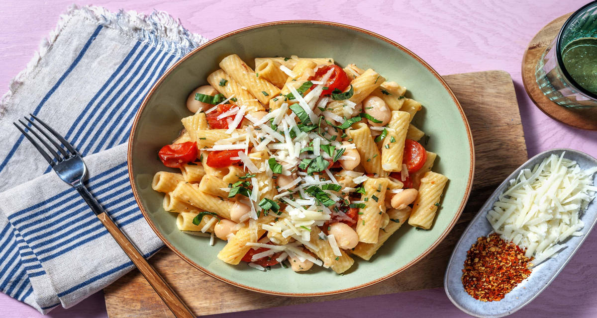 Pasta e fagioli alla toscana con pomodorini confit con guanciale e pecorino