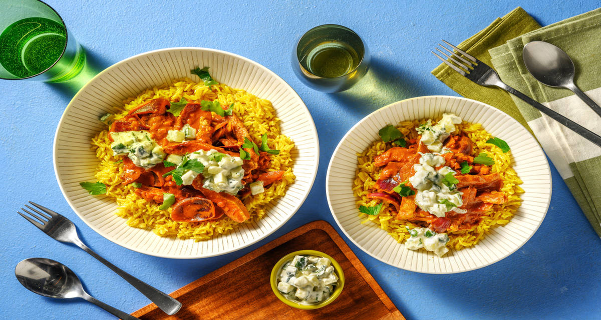 Indisk fläskcurry med gult ris, gurkdressing och naanbröd