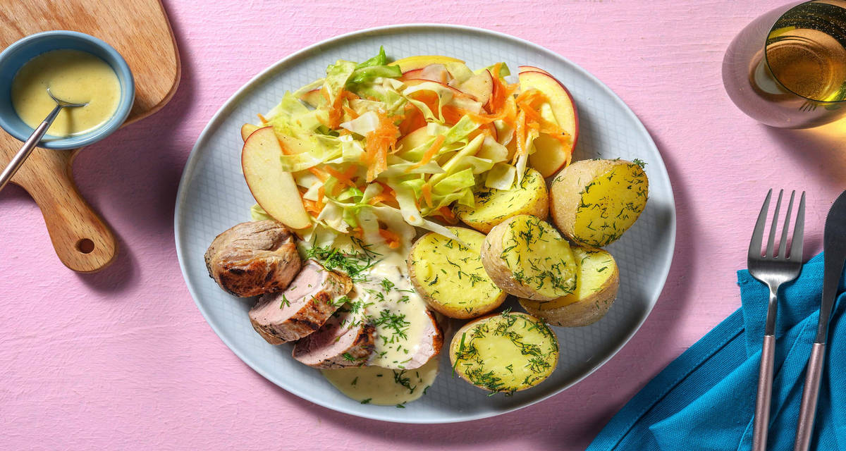 Fläskytterfilé i honungs- och senapssås med kokt dillpotatis och äppelslaw