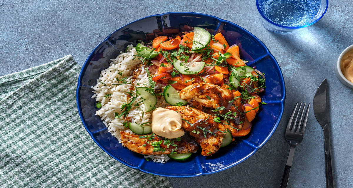 Vietnamesisk kycklingbowl med vitlöksris och srirachamajonnäs