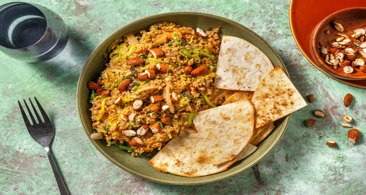 Quinoa con porri saltati, spinacini e mandorle e tortillas speziate