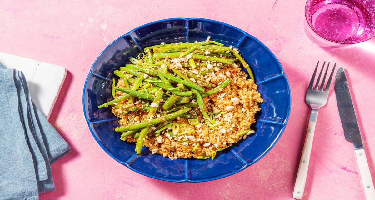 Bulgur alla soia e fagiolini dolci-piccanti con zenzero, mela, cipollotto e arachidi tostate