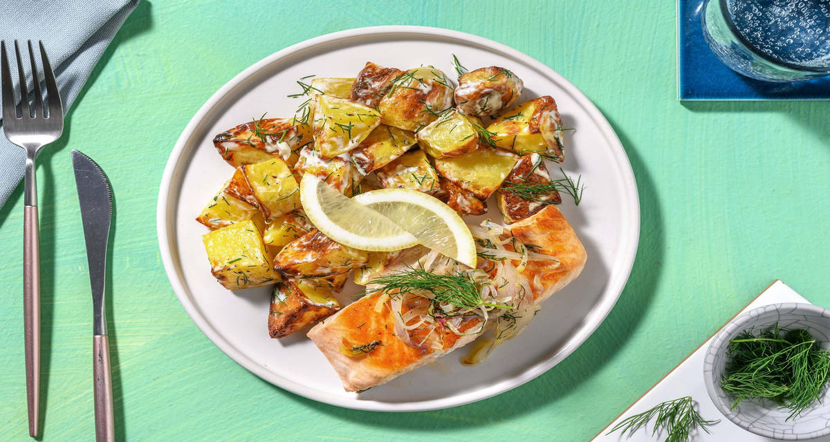Salmone agli agrumi e scalogno con insalata di patate alla maionese e aneto