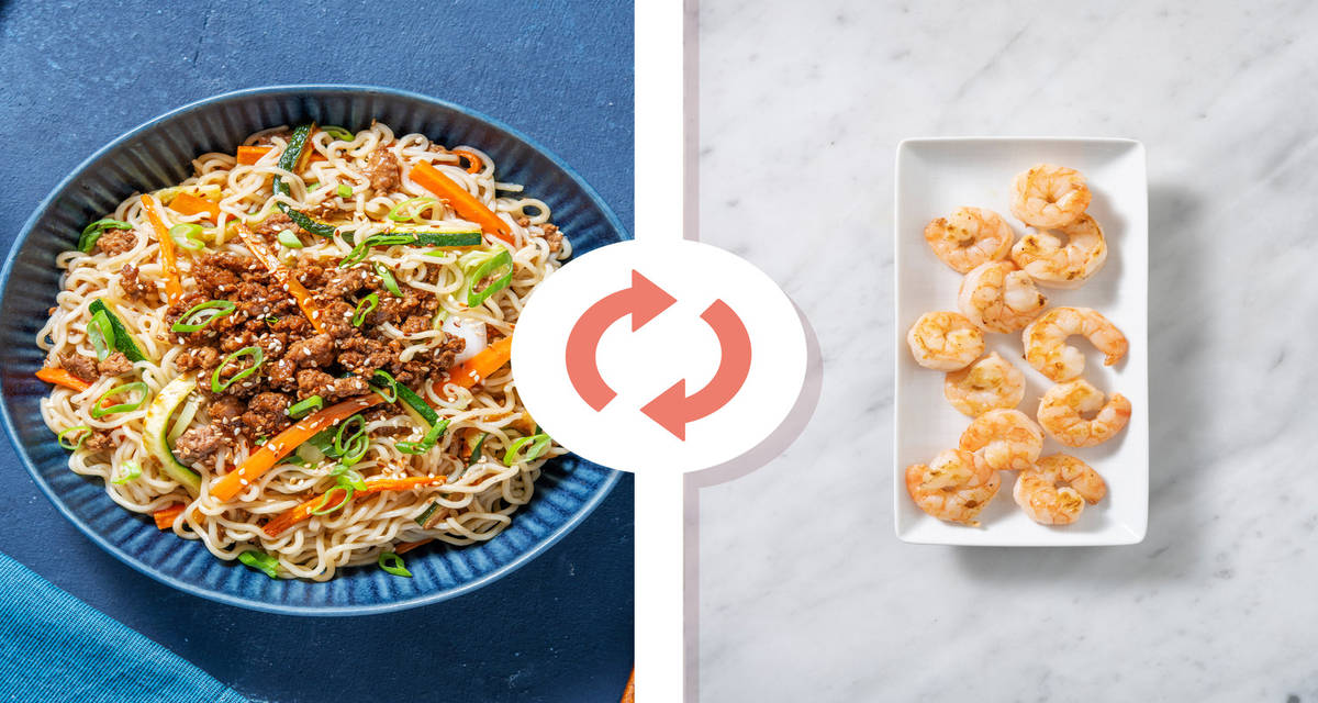 Udon ai gamberetti in salsa teriyaki con zucchine, cipollotto e semi di sesamo