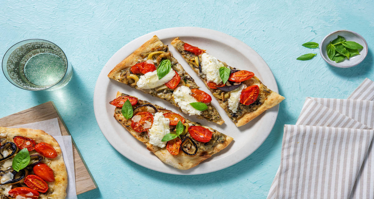Pinsa "alla Norma" con melanzane e mozzarella datterini arrostiti e basilico