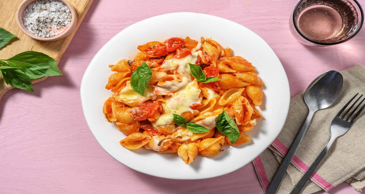 Pasta pasticciata "della nonna" con pomodorini, mozzarella e besciamella