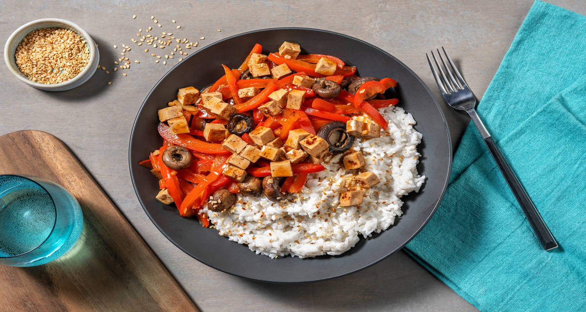 Tofu in salsa hoisin con riso al cocco e verdure allo zenzero