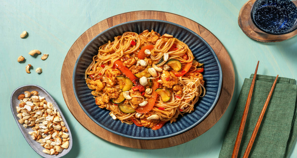Nouilles au poulet haché & sauce à l'asiatique courgette, poivron et noix de cajou