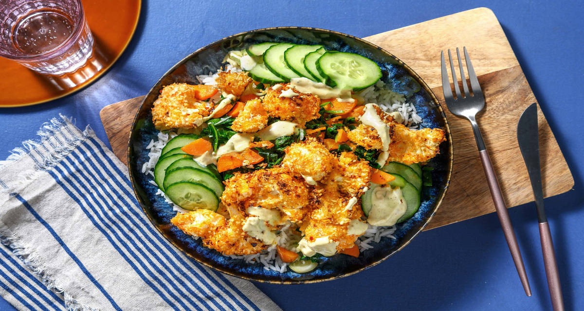 Chou-fleur « bang bang » croustillant et riz à l’ail légumes et mayonnaise pimentée