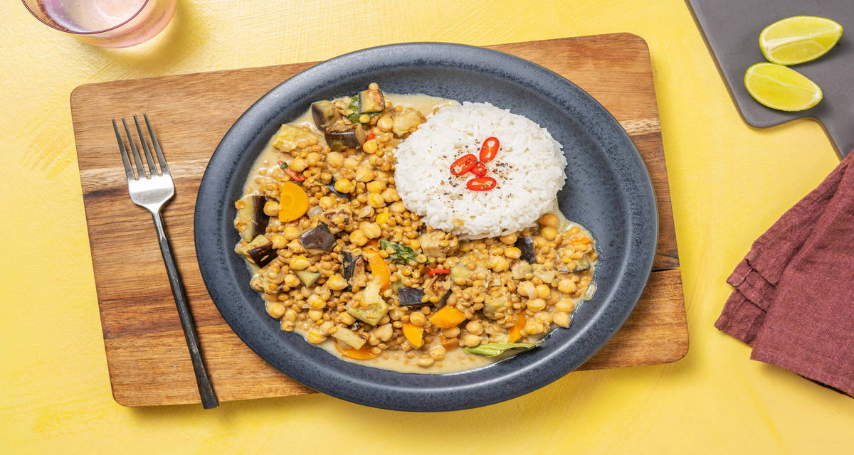 Dahl di legumi al cocco e lemongrass con melanzane, carote e riso Basmati