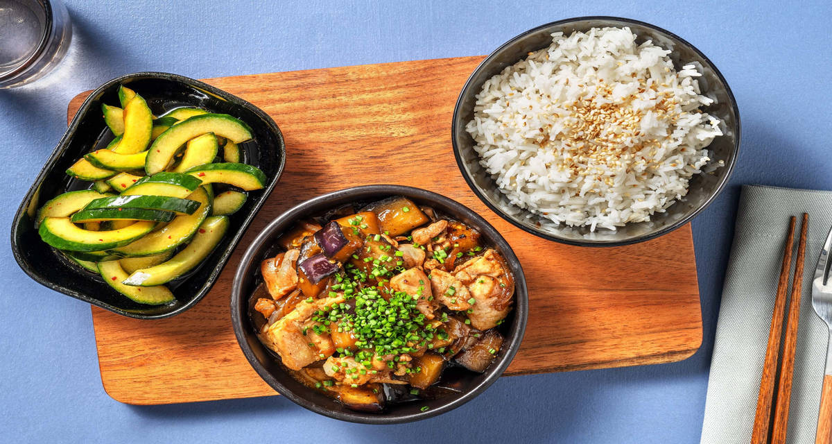 Pollo Kung Pao con melanzane riso Jasmine e cetrioli piccanti alla coreana