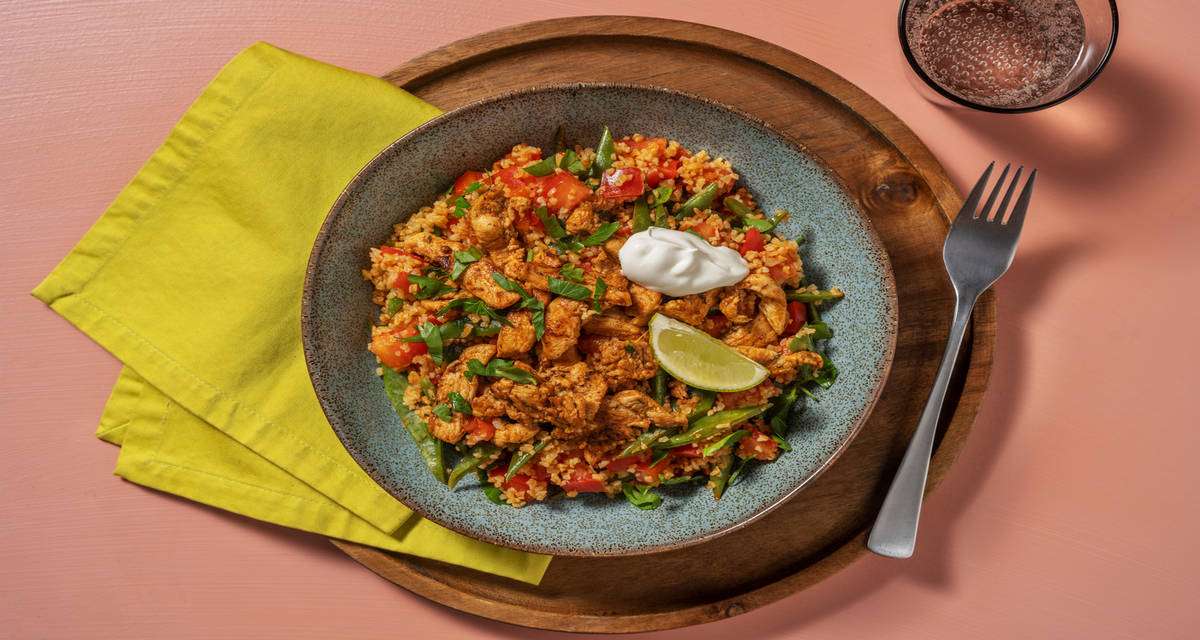 Boulgour aux émincés végés façon poulet & sauce au yaourt haricots plats, persil et épices du Moyen-Orient