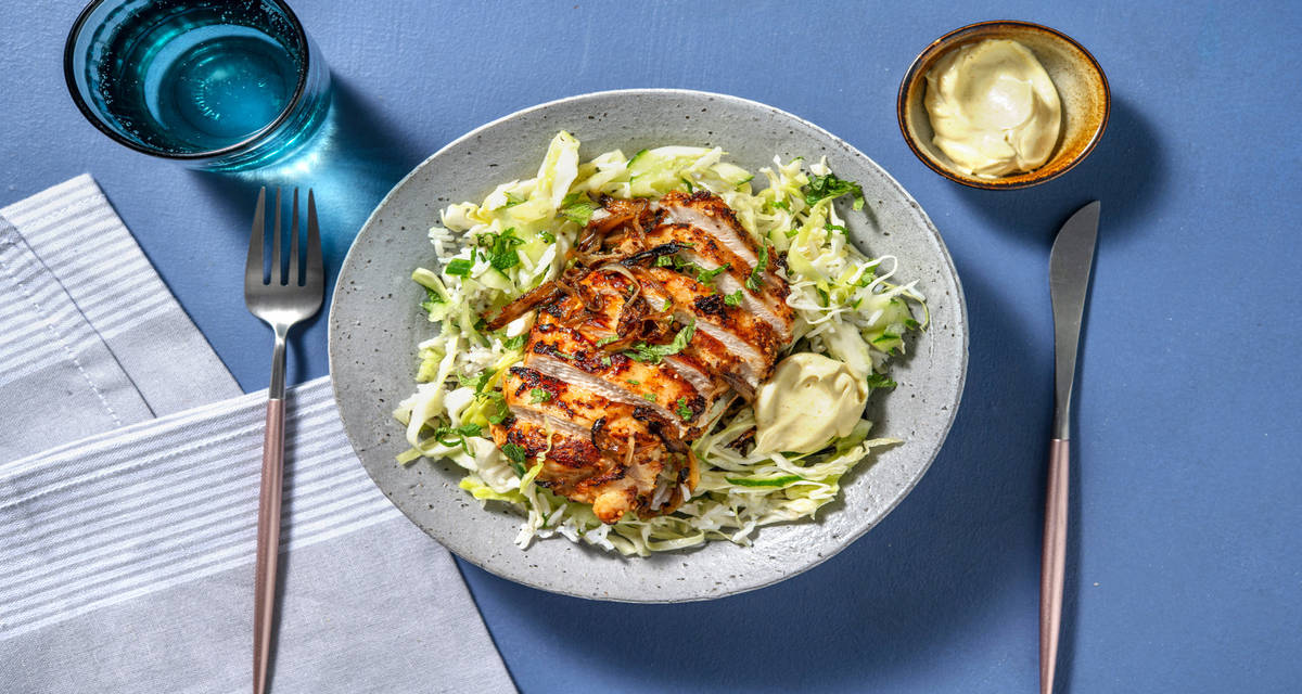 Knaprig kycklingsallad med vitlöksris och asiatisk majonnäs
