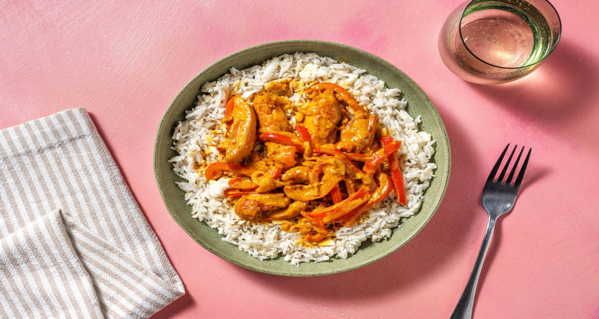 Émincés de poulet en sauce au curry jaune riz de chou-fleur et poivron