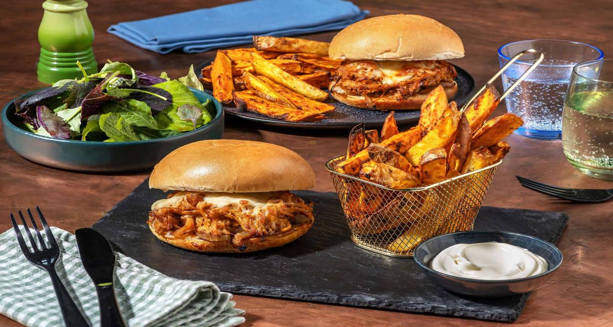 Le PPB : Pulled Pork Burger avec des frites de patate douce & du cheddar
