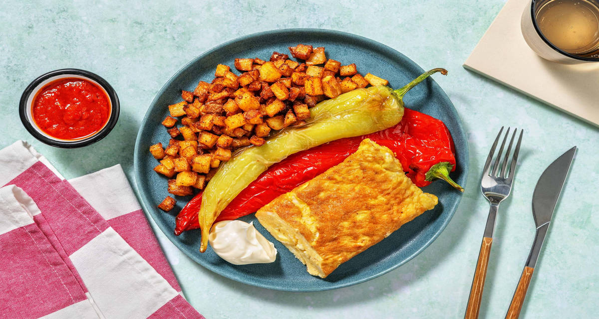 Omelette au fromage de chèvre et patatas bravas piment vert turc rôti et aïoli