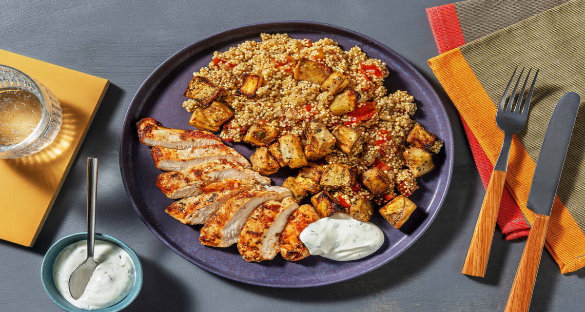 Pollo Harissa con melanzane quinoa ai pomodori secchi e salsa yogurt all'aneto