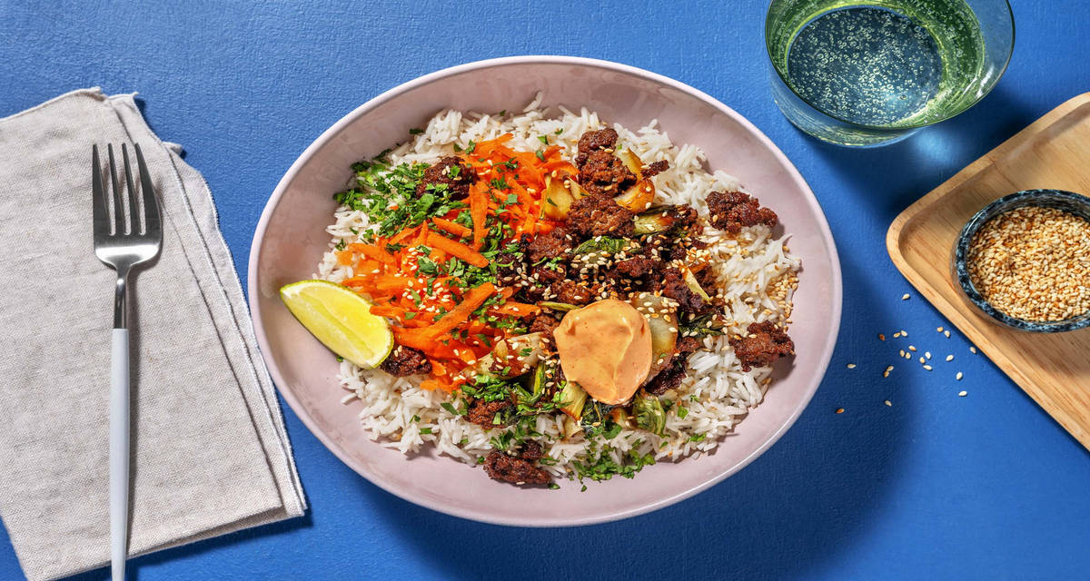 Asiatisk nötfärsbowl med citrongräsris och rostade sesamfrön