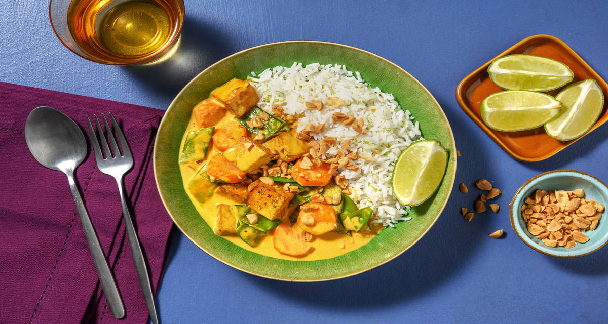 Curry tailandés de tofu con verduras y arroz jazmín
