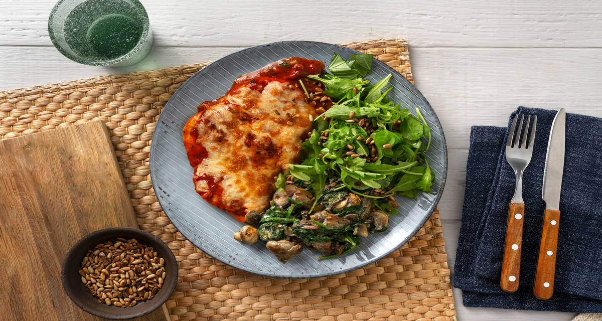 Mediteraanse kip met spinazie, champignons en frisse salade