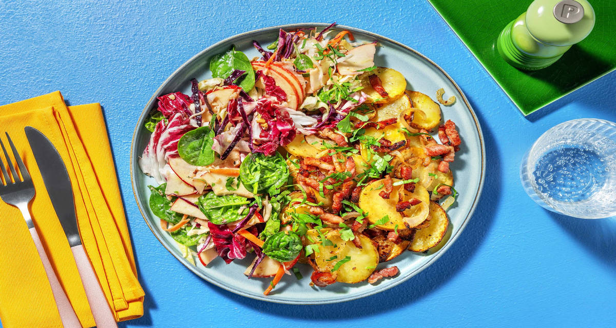 Pommes sautées & lardons à l'allemande avec une salade de carotte & pommes