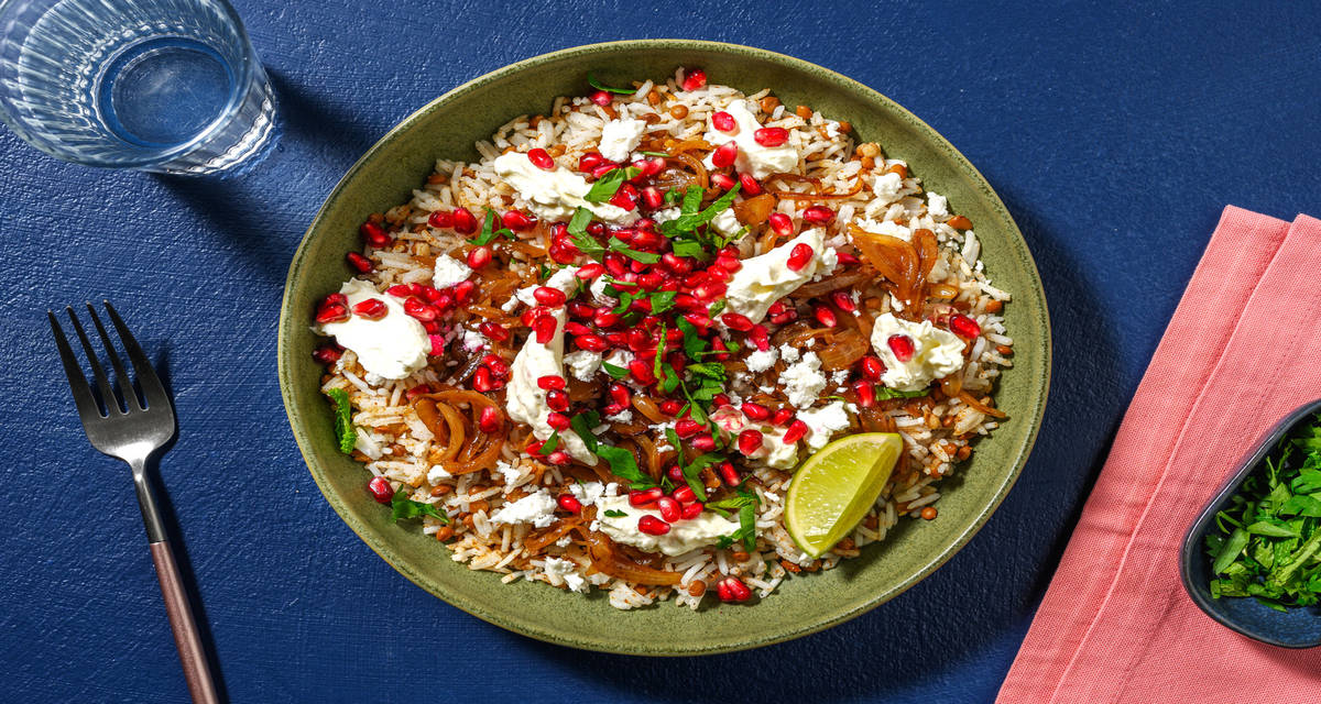 Moujadara libanaise : riz aux lentilles avec des oignons grillés & de la grenade