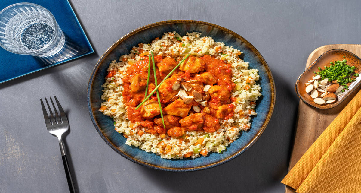 Pollo Ras El Hanout in salsa di peperoni con couscous e mandorle