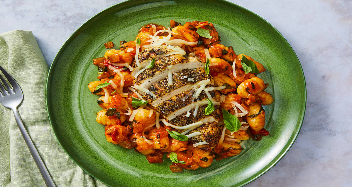 Roasted Pepper Pesto Tuscan Chicken Gnocchi Recipe | HelloFresh